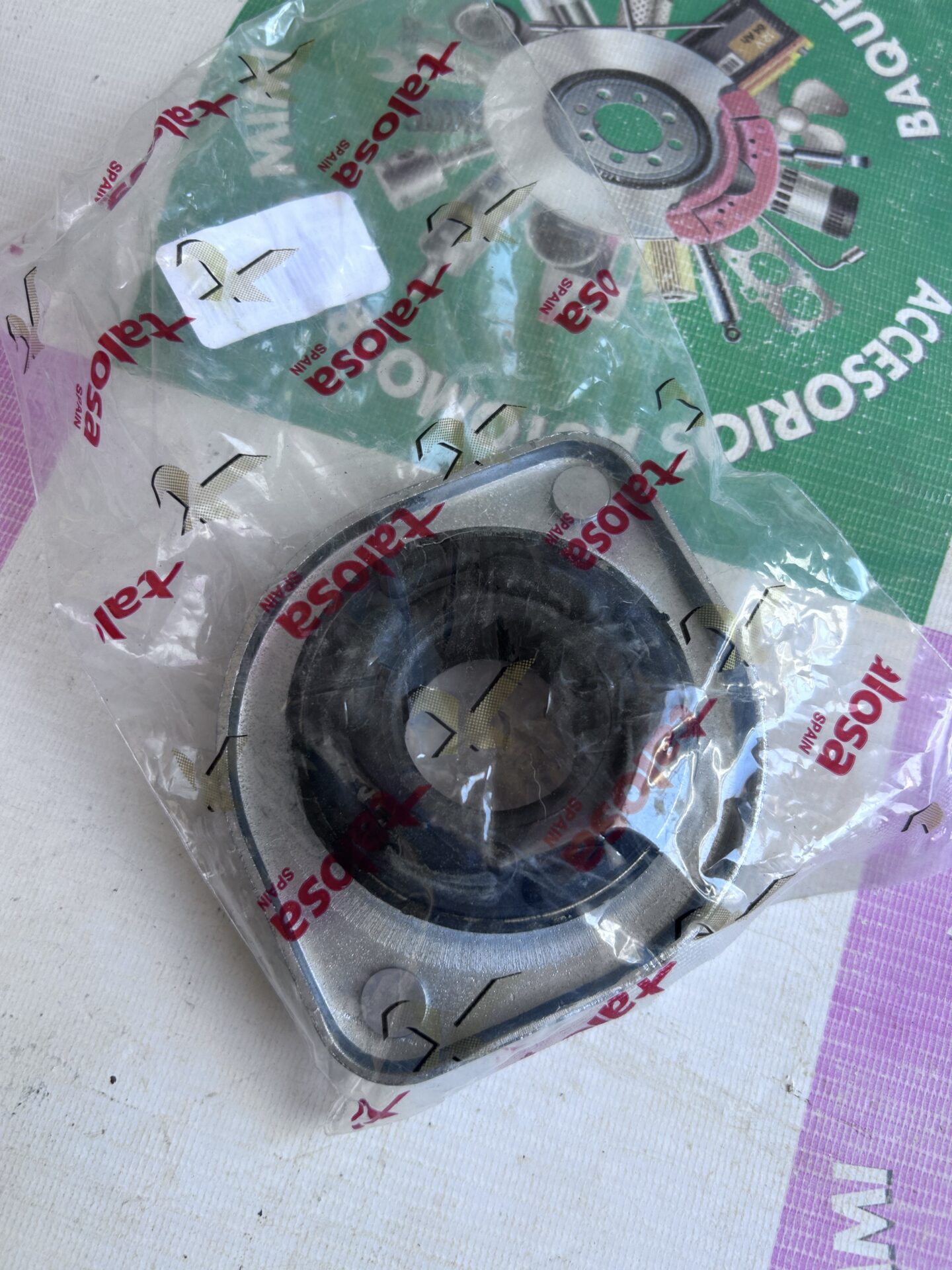 CAZOLETA DERECHA /IZQUIERDA CHEVROLET COMBO 1.4 1995/2002, COMBO 1.6 1996/1999, COMBO 1.7 1999/2002, CHEVROLET CORSA 1.4 SWING 1993/1998, CORSA 1.4 PICK UP 1996/1997, CORSA 1.6 1996/2012, CORSA 1.7 1999/2008, OPEL CORSA 1.4 PICK UP 1996/1997